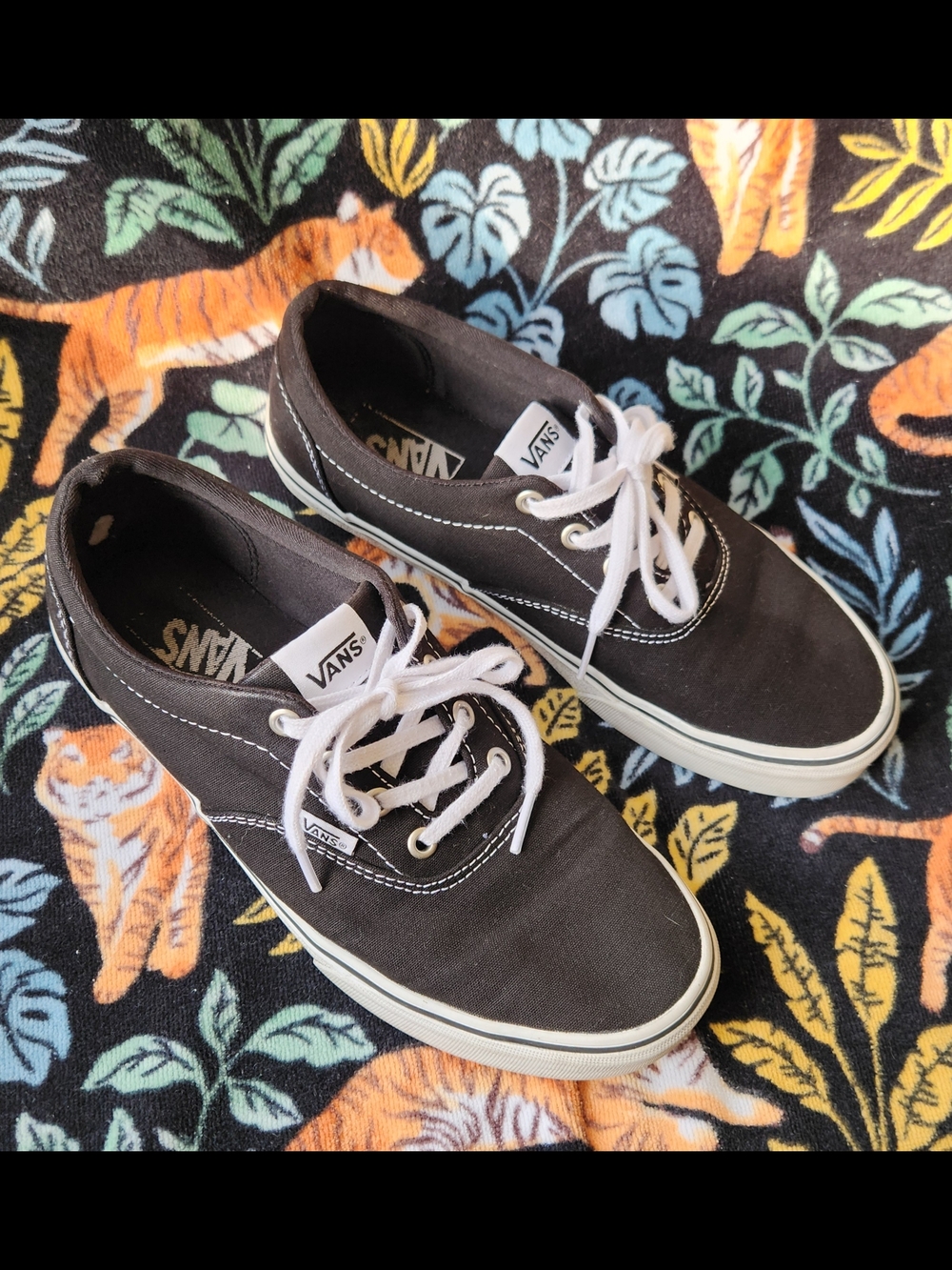 Vans Black And White Doheny Womens Size 9, Mens 7.5